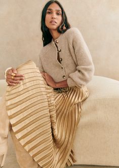 Pleated midi skirt;Side zip fastening;Unlined;Side length 84 cm / 33.1 in (for a 36) Sezane Fall 2023, Sezane Sweater Outfit, Light Grey Sweater Outfit, Capsule 2023, Wardrobe Overhaul, Tomboy Shirts, October Country, Dressy Dress, 2024 Wishlist