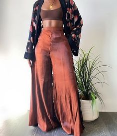 Garden Vibes Outfit, Flowy Chic Outfits, Classy Flowy Outfits, Elegant Bohemian Fashion, Boho Luxe Fashion, Hippy Chic Outfits, Boho Sheek Outfits, Classy Bohemian Outfits, Goddess Fashion Inspired Outfits