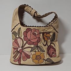 Vintage Vtg Women's Womens Isabella Fiore Purse Handbag Shoulder Bag Leather Embroidered Floral Flower Scalloped Edges Accent Bow On Handle Made In The U.S.A Inner Lining Contrasting Pattern Inner Fabric Lining Inner Pockets Inner Zippered Pocket Inner Open Pockets Casual Minimalist Classic Contemporary Everyday Wear Trendy Y2k *See For Wear, Pen Mark, Areas Of Discoloration To Outside Of Purse And Inner Lining* Vintage Beige Hobo Bag, Vintage Pink Shoulder Bag With Handles, Pink Vintage Shoulder Bag With Handles, Vintage Beige Hobo Bag For Shopping, Vintage Leather Bags For Spring, Vintage Beige Leather Hobo Bag, Pink Vintage Shoulder Bag, Vintage Beige Embroidered Shoulder Bag, Vintage Beige Hobo Bag With Removable Pouch