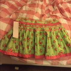 This Is A Super Cute Mini Skirt, Feminine Print. Casual , Fresh And Springy. Labeled Medium But It Can Fit Size 2 -4. New With Tag. Never Worn. Cute Mini Skirt, Cute Flirty, Pretty Bags, Green And Pink, Green Skirt, Skirts Mini, Pink Color, Mini Skirt, Womens Skirt