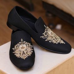 Description Black embellished shoes for groom Wedding Dress Shoes With Leather Sole And Round Toe, Leather Dress Shoes With Flat Heel For Wedding, Wedding Leather Loafers, Wedding Leather Loafers With Flat Heel, Leather Wedding Loafers With Flat Heel, Elegant Closed Toe Shoes For Groom, Elegant Wedding Loafers With Flat Heel, Elegant Flat Heel Loafers For Wedding, Elegant Closed Toe Dress Shoes For Groom