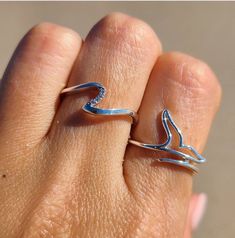 Adjustable Silver Rings With Ocean-inspired Style, Adjustable Silver Ocean-inspired Rings, Ocean-inspired Promise Ring, Dainty Toe Ring For Beach, Minimalist Silver Rings For The Beach, Ocean-inspired Silver Rings For The Beach, Adjustable Open Ring Jewelry For Beach, Adjustable Open Ring Jewelry For The Beach, Adjustable Midi Rings For Beach