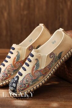 Lasaky - Artisanal Beijing Hanfu Shoes: Exquisite Embroidered Soles and Graceful Casual Driving Loafers Embroidered Mens Shoes, Hanfu Shoes, Heels Patterns, Animal Shoes, Dressing Style, Driving Loafers, Animal Canvas, Artisan Craft, Beijing