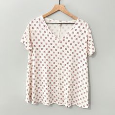 Kate Quinn Women’s Ladybug Short Sleeve Shirt Size S Nwot, Excellent Condition Size S, Oversized Modal Red Graphic Print Tops For Loungewear, Casual Printed Tops For Loungewear, Printed V-neck Tops For Loungewear, Kate Quinn, Short Sleeve Shirt, Sleeve Shirt, Red White, Womens Tops, Red