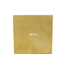 a gold plate with the word io on it