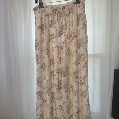 American Eagle Floral Wide-Leg Pants Women's Size L High-Waisted With Drawstring White With Multi-Color Flowers New With Tags Open To Offers Or Bundles! Beige Floral Print Pants For Spring, Spring Floral Print Beige Pants, Spring Beige Floral Print Pants, High Waist Floral Print Loungewear Bottoms, High Waist Floral Print Bottoms For Loungewear, High Waist Wide Leg Pants For Spring Daywear, Casual Floral Print Pants For Daywear, Casual Floral Print Pants, Non-stretch Floral Print Bottoms For Loungewear