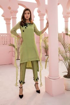 Pakistani Velvet Suits, Pakistani Designer Dress, 2022 Outfits, Luxury Pret, Pure Chiffon, Pakistani Dress, Pakistani Dress Design, Pakistani Designers, Designer Dress