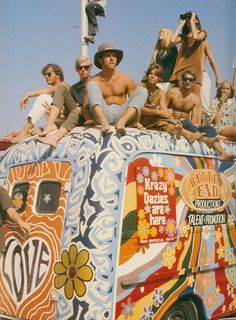 Zoe Ghertner, Mundo Hippie, 60s Aesthetic, Woodstock 1969, Hippie Bus, Woodstock Festival, Hippie Aesthetic, Estilo Hippy, Mode Hippie