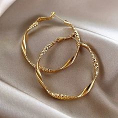 Sleek And Textured Gold Toned Hoop Earrings. Classic Hoop With A Modern Twist, Sleek And Textured Design Add An Edge To An Everyday Look. Approx 2”L X 2”W See My Other Listings For More Jewelry. Bundle And Save On Shipping. #E212 Earrings Gold Indian Simple Daily Wear, Daily Wear Earrings Gold Indian, Daily Use Gold Earrings Indian, Small Earrings Gold, 22k Gold Earrings, Unique Gold Jewelry Designs, Gold Earrings Indian, Iron Jewelry, Bali Earrings