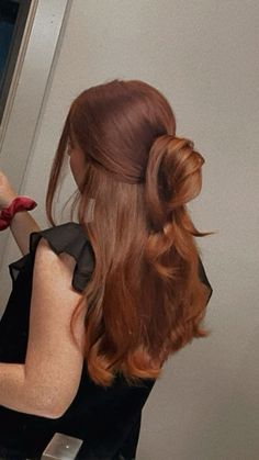 #clawclip #redhead #ginger #hairstyles Cute Redhead Hairstyles, Ginger Hair Half Up Half Down, Hairstyles With Ginger Hair, Hairstyles For Gingers, Hair Styles Ginger, Ginger Hair Hairstyles, Ginger Hair Styles, Ginger Ponytail, Ginger Characters