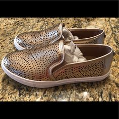 Steve Madden Episode Sneaker Rose Gold Size 7.5 New In Box Gold Sneakers With Perforations, Gold Slip-ons With Round Toe, Gold Slip-on Sneakers For Spring, Gold Slip-on Sneakers With Cushioned Footbed, Rose Gold Sneakers, Shoes Steve Madden, Steve Madden Shoes, Womens Shoes Sneakers, Steve Madden