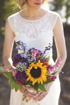 a woman holding a bouquet of flowers in her hands with the caption fall wedding bouquet ideas and which flowers they're made with