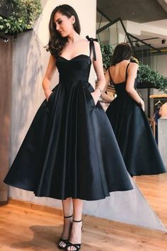 Vintage Black Spaghetti Straps Sweetheart Tea-length A-Line Prom Dress With Pockets | Babyonlinedress UK Gaun Tulle, Simple Evening Dress, Tea Length Prom Dress, Baju Kahwin, Satin Homecoming Dress, Cheap Homecoming Dresses, Prom Dresses With Pockets, Satin Short, Short Prom Dress