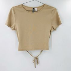 H&M Short Sleeve Open Back Crop Top Tan Size Medium New With Tags. Basic Beige Summer Tops, H&m Cropped Summer Tops, H&m Cropped Tops For Spring, H&m Cropped Top For Summer, Beige Crew Neck Crop Top For Summer, Basic H&m Tops For Summer, H&m Casual Summer Crop Top, H&m Basic Summer Tops, Basic H&m Summer Tops