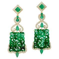 Carved Jade Emerald 18 Karat Gold Diamond Earrings | From a unique collection of vintage Dangle Earrings at https://www.1stdibs.com/jewelry/earrings/dangle-earrings/. Kelly Rutherford, Gold Tassel Earrings, Emerald Diamond Earrings, Carved Jade, Diamond Dangle Earrings, Jade Earrings, Gold Diamond Earrings, Jade Carving, Jade Jewelry