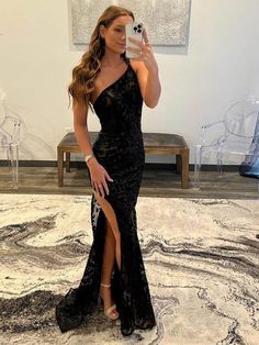 Dazzle in Rosalee's sequined lace allure—mermaid silhouette, one-shoulder charm, & sweeping train. A blend of vintage grace & modern drama in black & red. Black Lace Prom Dress, Black Mermaid, Lace Prom Dress, Black Prom, Lace Mermaid, Vestidos Prom, Prom Dresses Lace, Mermaid Prom Dresses, Party Gowns