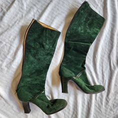 Vintage Luxury Unique Women's Tall Green Velvet Boots ~ Size 8.5 - In Excellent Condition -- From Estate Sale In Las Vegas - Gorgeous Original Vintage Heels Dark Green Platform Boots, Fitted Green Boots With Leather Sole, Fitted Heeled Boots With Suede Lining And Round Toe, Fitted Round Toe Heeled Boots With Suede Lining, Green Fitted Boots For Formal Occasions, Formal Green Fitted Boots, Formal Fitted Green Boots, Fitted Green Boots With Almond Toe, Fitted Green Almond Toe Boots