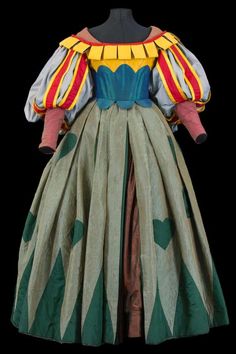 Shakespeare Costumes, Costumes Around The World, Theatre Costumes, Historical Costume, Historical Dresses, Mode Inspo, Fantasy Clothing, Fantasy Fashion, Historical Clothing