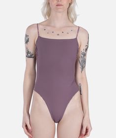 Jane, traje de baño reversible con tirantes finos, cuello cuadrado y corte alto.
 pierna, que alarga las piernas creando una silueta favorecedora.





 78% nailon reciclado.

 22% elastano Purple One-piece Swimwear For Sunbathing, Fitted Purple One-piece Beachwear, Purple V-neck Swimwear With Lined Body, Purple One-piece Beachwear Swimwear, Purple Stretch Swimwear, Bra Friendly, Flannel Sweatshirt, Kids Gear, Size Chart For Kids, Swimwear Bottoms