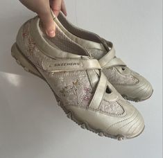 Vintage sketchers balletcore coquette aesthetic white pink Skechers Outfit, Pretty Ugly, Sketchers Shoes, Vintage Ballet, Virtual Wardrobe, Ugly Shoes, Shoe Fits, Ballet Flats