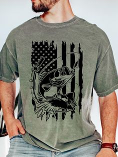 Bass Fishing T-Shirts Unisex Shirts-Plus Size T-Shirts. Brand of Shirt is Comfort Colors. Color of Shirt is Pepper (more like charcoal) Moss. Printing process is Direct to Garment aka DTG. All shirt are made to order. Please double check sizing before placing your order. 100% Ringspun Cotton. Classic fit. Unisex sizing, so it fits more loose than women sizing. Sizes: S, M, L, XL, 2XL, 3XL , 4XL Size chart is in photos for reference. Care Instructions. Wash inside out on a gentle cycle in cold water.  Hang to dry or tumble dry on a low heat setting. DO NOT Dry Clean or use bleach. Shipping. We offer Free Shipping in about 1-3 business days after you place the order. If you need it sooner, please let me know and I will do my best to get it to you sooner! Questions. Please let me know if you Pre-shrunk Short Sleeve Fishing Shirt, Short Sleeve Fish Print T-shirt For Fishing, Fish Print Crew Neck Top For Fishing, Cotton Tops With Fish Print For Fishing, Fish Shirt, Bass Fish, Fishing T Shirts, Bass Fishing, Fishing Shirts