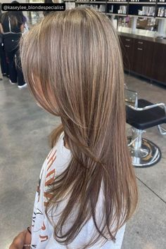 Partial highlights with ash blonde tone, a versatile and elegant choice. #ashblonde #highlights Light Brown Hair Styles, Brown Hair Styles, Ash Blonde Hair Color, Rambut Brunette, Partial Highlights, Ash Blonde Hair Colour, Brown Hair Looks, Brunette Hair With Highlights