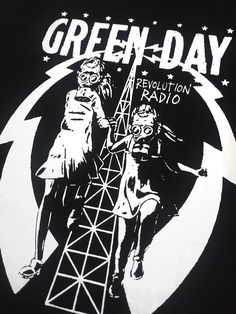 a black and white t - shirt with the words green day on it