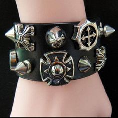 This stylish punk gothic cuff bracelet comes with studs for a cool look and has two circumference positions: 6.5" and 7.5" to fit most wrists (16-19 cm). Roller Derby Drills, Cool Belt Buckles, Hippie Goth, Steampunk Items, Buckles Fashion, Wristband Bracelet, Goth Punk, Leather Cross, Wristbands