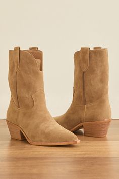 Featuring a distinctive western silhouette with intricate stitching, this mid-calf boot embodies the spirit of the West with a modern twist. The moderate heel height provides a balanced look, perfect for casual outings or dressing up your denim. White Dress Skirt, Western Silhouette, Scandi Chic, Shoe Fits, Dressing Up, Outfit Inspo Fall, Altar'd State, Mid Calf Boots, Sweatshirt Dress