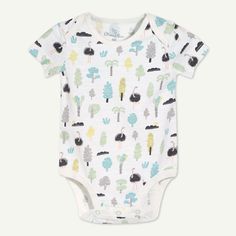 This ostrich print bodysuit is an essential that every baby needs. In a soft organic cotton with short sleeves, this bodysuit is super soft on baby’s skin. Perfect for going out and about or staying home! An expandable neck and bottom snaps make getting ready so easy. Casual Fitted Printed Short Sleeve Bodysuit, Casual Printed Fitted Short Sleeve Bodysuit, Fitted Organic Cotton Short Sleeve Onesie, Fitted Short Sleeve Organic Cotton Onesie, Printed Short Sleeve Bodysuit For Summer, Organic Cotton Short Sleeve Bodysuit For Spring, Fitted Organic Cotton Bodysuit With Short Sleeves, Fitted Organic Cotton Short Sleeve Bodysuit, White Short Sleeve Onesie For Loungewear