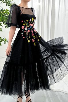 Evening Dress With Lace And Puff Sleeves, Black Dress With Lace Sleeves For Banquet, Evening Midi Dress With Sheer Puff Sleeves, Formal Dress With Lace And Puff Sleeves, Black Floral Embroidered Evening Dress For Prom, Black Puff Sleeve Dresses For Wedding, Black Floral Embroidery Evening Dress For Party, Black Floral Embroidery Party Evening Dress, Black Floral Embroidery Evening Dress