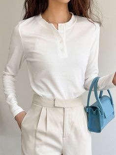 Blusa Agatha Simple Classic Outfits For Women, White Long Sleeve Top Outfit, Korean Style Ribs, Work Outfits Frauen, Long Sleeve Outfit, Modest Casual Outfits, White Blouses, Knit Blouse