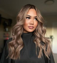 March Hair Color Ideas 2024: Brunettes, Blonde, Pink, and Aesthetic Trends Blonde For Fall, Blonde Hair Designs, Blonde Shades, Rambut Brunette, Fall Blonde Hair, Brown Hair Looks, Beautiful Blonde Hair, Brown Hair Inspo