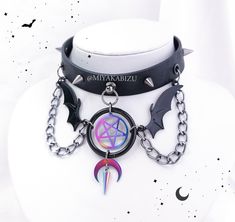 Pentagram Bat Choker Collar with chain spikes o-ring. Style pastel goth gothic emo punk rock kawaii harajuku witchy. 2 MODELS! 💜 20mm faux leather 💜 Holographic pentagram made of surgical steel 💜 Surgical steel lobster clasp 💜 Decorations: steel bat wings, studs, o-rings, aluminum chain The lenght of chokers: 32cm/12,6" + 5cm/1,97" of chain 🦇 if you're looking for more gothic chokers: https://www.etsy.com/shop/MiyakaBizu?ref=seller-platform-mcnav&section_id=22229405  ATTENTION! Estimate shi Pastel Goth Accessories, Alien Accessories, Goth Kawaii Fashion, Pastel Goth Choker, Rainbow Goth, Gothic Pastel, Spiked Collar, Punk Kawaii, Witchy Grunge