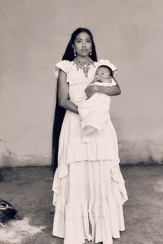 mumma, seakboo, baby wraps, baby quilts Mexican Models, Person Photography, Mexico Culture, Aesthetic People, Photo Reference, Mother And Child, Photography Inspo