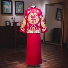 Looking a traditional Chinese bridal gown. This beautiful 2-piece qun kwa set is embroidered with gold, silver,blue and white threads. The intricate flower and peacock embroideries are decorated throughout the jacket and skirt. The peacock is a manifestation of the heavenly phoenix on earth, divinity, beauty, power, rank, and beauty. It's a perfect option for your traditional Chinese wedding, tea ceremony The qun kwa set come with 2 options: With crystals decoration or no crystal. Matching Tang Kimono Chinese, Plus Size Chinese, Dragon Rouge, Traditional Chinese Wedding, Chinese Wedding Dress, Tang Suit, Embroidered Kimono, Cheongsam Dress, Chinese Wedding