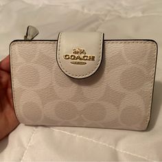 Almost Completely Brand New. I’ve Used It A Couple Times And Now It Just Sits In A Purse I Don’t Use, It’s Still In Great Condition. Cute Coach Wallet, White Coach Wallet, Smart Wallet, White Wallet, Handbag Essentials, Casual Nails, Fancy Bags, Coach Wallet, Baguette Bag