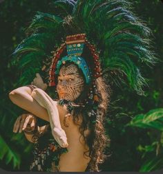 Mayan Royalty, Aztec Feather Headdress, Mexican Indigenous Women, Aztec Oc, Mayan Headdress, Mexican Headdress, Aztec Aesthetic, Native Mexican