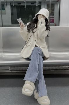 Winter Outfits Korean, Korean Winter Outfits, Outfits Primavera, Winter Outfits Aesthetic, Korean Outfit Street Styles, Korean Casual Outfits, Korean Girl Fashion, Outfit Trends, Outfits With Hats