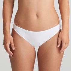 Brazilian briefs with an elegant cut and a comfortable fit. White is a lingerie classic. The shiny pearl straps add a touch of glamor. Pearl Straps, T Shirt Bra, Timeless Classic, Briefs, Light Fabric, United Kingdom, Comfort Fit, Lingerie, Bra