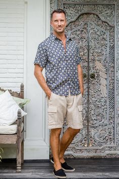 When the weather warms up, reach for these comfy and stylish cargo shorts for your outdoor events. With an elastic waist and adjustable drawstring, the linen and cotton blend shorts feature two cargo pockets, side seam pockets and welt back pockets with a button closure. Mens Linen Outfits, Linen Outfits, Buy Linen, Mens Linen, Mamma Mia, Outdoor Events, Linen Clothes, Style Ideas, Short Pants