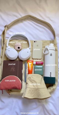 Desain Tote Bag, What's In My Bag, Inside My Bag, Busy Woman, Purse Essentials