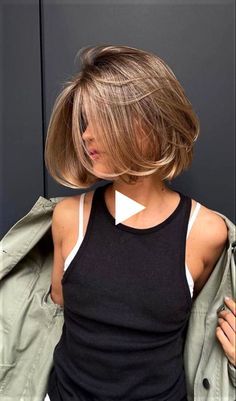 Natural Curly Hair Cuts, Short Hair Tomboy, Short Haircut Styles, Short Homecoming Hair, How To Curl Short Hair, Hairstyles For Layered Hair, Haircuts For Wavy Hair, Hair Tutorials For Medium Hair, Short Hair Updo