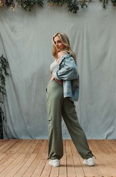 DETAILS Model Info: Brooke: 5"7 - 25" waist - Wearing: Size 3 Lounge in the best linen parachute pants, they are soft and drape perfectly. Now equipped with a MUST HAVE cargo pocket! MEASUREMENTS FRONT RISE: 11" INSEAM: 29" CARE & COMPOSITION 41% RAYON 32% LINEN 20% POLYESTER 7% COTTON Green Cargo Style Wide-leg Parachute Pants, Loosely Fitted Green Wide Leg Pants For Fall, Khaki High-waisted Cargo Parachute Pants, Olive High-waisted Pants For Spring, Casual Cargo Style Pants For Day Out, Green Utility Parachute Pants, Fall Green Parachute Pants With Cargo Pockets, Spring Green Wide Leg Cargo Pants, Olive Cargo Pants For Fall