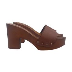 HANDMADE CLOGSwood-effect clogs made in italy-brown leather upper-heel 9 cm + plateau 3 cm-craftsman-madeDON'T FORGET TO CHECK THE SIZE BEFORE YOU COMPLETE THE ORDERSize and LENGTH OF THE SHOE ALONG THE CURVE:36 EU = 5 US = UK 4  = 23.50 CM37 EU = 6 US = UK 5  = 24.00 CM38 EU = 7 US = UK5.5 = 24.50 CM39 EU = 8 US = UK 6  = 25.00 CM40 EU = 9 US = UK6.5 = 25.50 CM41 EU = 10US = UK7.5 = 26.00 CM Brown Wooden Heels With Leather Sole, Wooden Platform Clogs With Round Toe, Brown High Heel Sandals With Wooden Heel, Brown High Heel Clogs With Wooden Heel, Brown Open Toe Wooden Clogs, Brown Leather Mules With Platform, Brown Leather Platform Mules, Brown High Heel Mules With Deep Heel Cup, Brown High Heel Mules With Wooden Heel