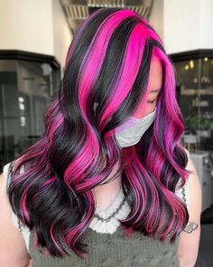 Hair Color Ideas Bright Colors, Draculara Hair Dye, Hot Pink Hair Ideas, Draculaura Hair Dye, Draculaura Hairstyle, Draculaura Inspired Hair, Hair Stails, Pink Chunky Highlights, Draculaura Hair