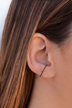 The Black Lobe Cuff are gorgeous black cubic zirconia stud earrings that hug the ear lobe by its top and bottom sides. These modern, minimalist and outstanding earrings are perfect to wear both casually and on special occasions. They are a fantastic gift idea, too. Features: * Lobe piercing hole needed. * Total length: 21 mm. * The top part (from the top end to where the post meets the earring) is 10 mm long. * The bottom part (from the bottom end to where the post meets the earring) is 11 mm lo Black Everyday Cartilage Earrings, Elegant Black Ear Cuff For Pierced Ears, Black Minimalist Single Ear Cuff, Minimalist Black Single Ear Cuff, Elegant Black Ear Cuff, Elegant Black Cartilage Earrings For Pierced Ears, Black Elegant Cartilage Earrings, Elegant Black Ear Cuff As A Gift, Elegant Single Black Cartilage Earring