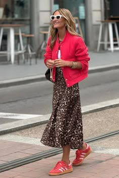 Printed Skirt Outfit, Casual Brunch Outfit, Looks Adidas, Leopard Print Outfits, Look Adidas, Leopard Print Skirt, Leopard Skirt