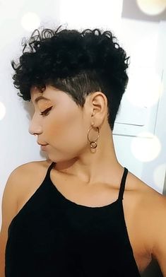 Transparent Butterfly, Butterfly Hair Claw, Pixie Haircut Styles, Short Shaved Hairstyles, Androgynous Hair, Different Curls, Butterfly Hair Clips