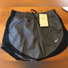 Nike Tempo Running Shorts Nwt Small Gray/Black Smoke Free Home Black Nike Shorts, Nike Tempo, Purple Nikes, Running Shorts Women, Nike Dri Fit Shorts, Nike Running Shorts, Red Nike, Athlete Workout, Shorts Nike